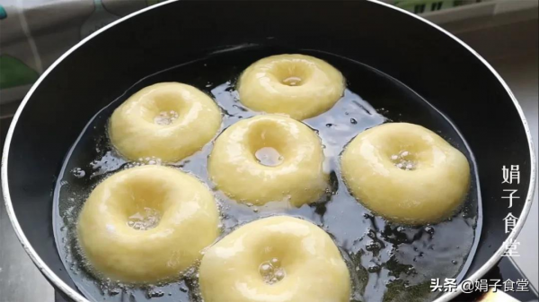 甜甜圈也能自己在家做,不用烤箱,不用模具​,蓬鬆柔軟,簡單好吃 甜甜圈也能自己在家做,不用烤箱,不用模具​,蓬鬆柔軟,簡單好吃