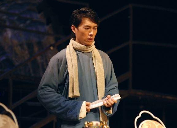 靳東：在父母離異的陰影下長大，離過婚的女人更應該被愛