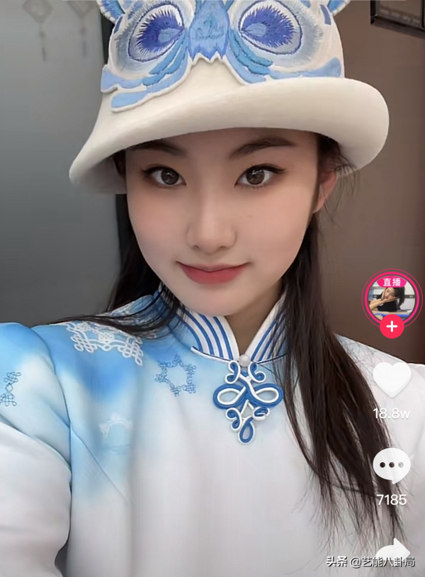 開幕式引導員美出圈！不愧是張藝謀欽點，眼中有光，顏值不輸明星