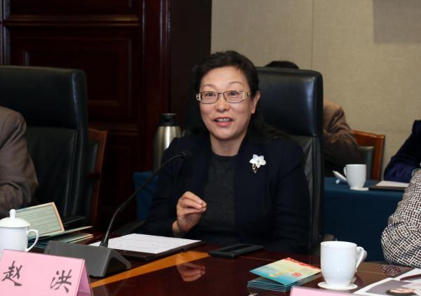 從藝40餘年演了50餘部戲，“做人做事，她都是標杆”