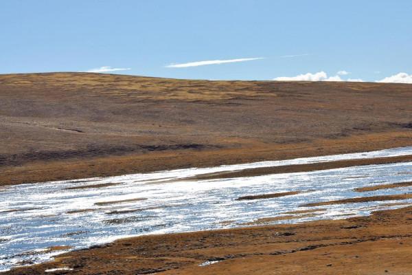 藏西秘境雪域之巔上的“魔眼”達格架間隙噴泉