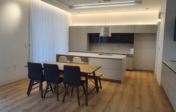 終於買了套100㎡新房，簡裝下入住也很舒適，未佈置閣樓好敞亮