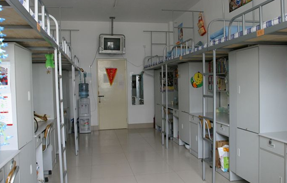 安徽財經大學迎新標語“火”了,網友們笑著調侃,語文老師哭了 安徽財經大學迎新標語“火”了,網友們笑著調侃,語文老師哭了