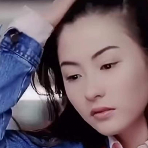 張柏芝被3歲小兒子抓傷臉部，傷口較長且深像刀疤一樣遮都遮不住