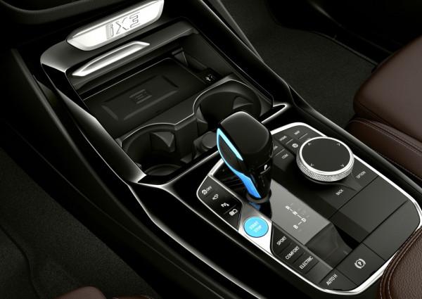 全新寶馬iX3亮相!M套件加持,外觀更運動,充電10分鐘能跑100km 全新寶馬iX3亮相!M套件加持,外觀更運動,充電10分鐘能跑100km