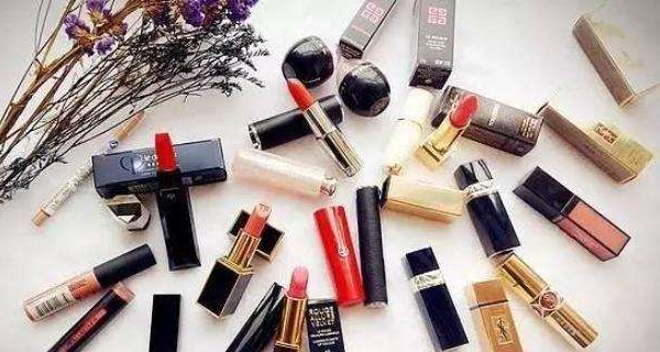 大學生的&OpenCurlyDoubleQuote;攀比心&rdquo;有多強？女生曬出寢室一幕，網友直呼：太真實