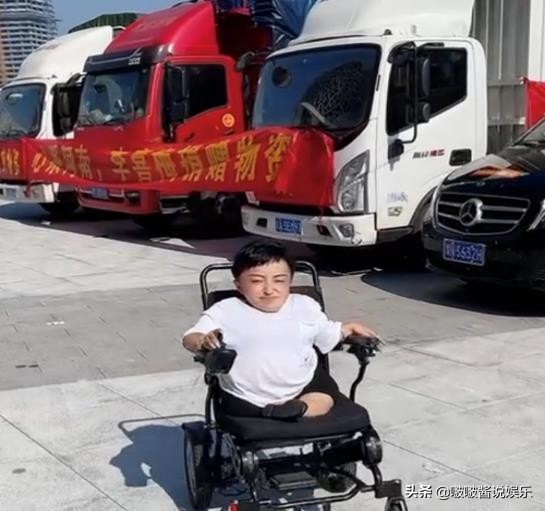 80釐米嫁1米8老公，瓷娃娃李喜梅被老公拋棄，最後完美逆襲