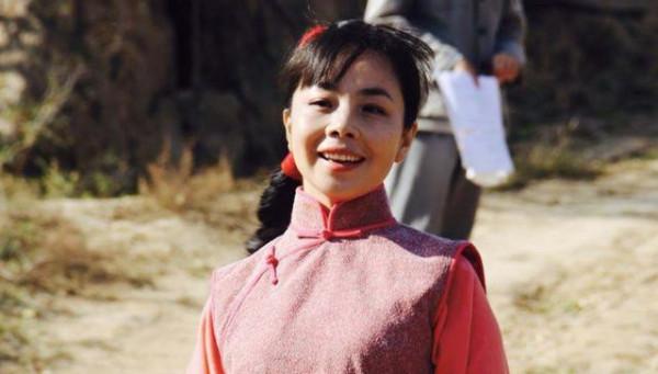 王二妮：23歲成名，放棄百萬年薪下嫁農村，婆婆的態度讓她不後悔