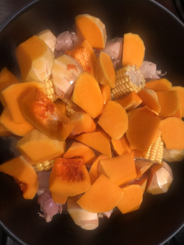 冬季女性多吃：豬肝，牛肉，紅豆，南瓜，花生補氣補血養生美容