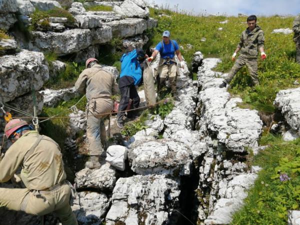 深入地底2000多米，這是世界上最深的一個洞，卻在此發現人類屍體