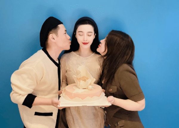 范冰冰40歲生日會好低調！穿香檳裙戴玉鐲走佛媛路線，人都變溫婉