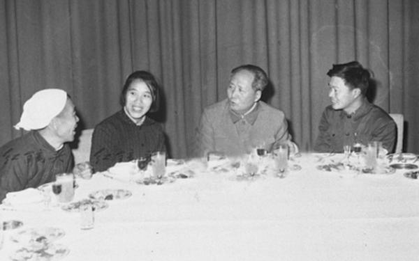 毛主席71歲生日宴,叫來4位特殊客人,席間他說:尾巴不要翹高了 毛主席71歲生日宴,叫來4位特殊客人,席間他說:尾巴不要翹高了