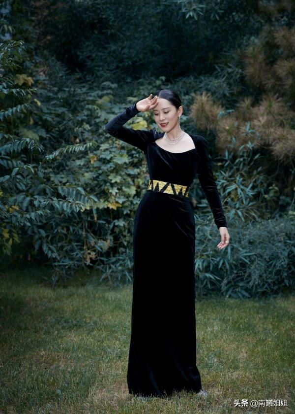 上了年紀的女人，建議少穿這3款“單品”，顯胖顯醜又廉價