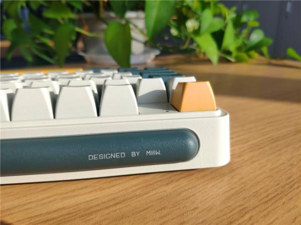 三模無縫切換、RGB炫彩背光——米物Z870機械鍵盤體驗