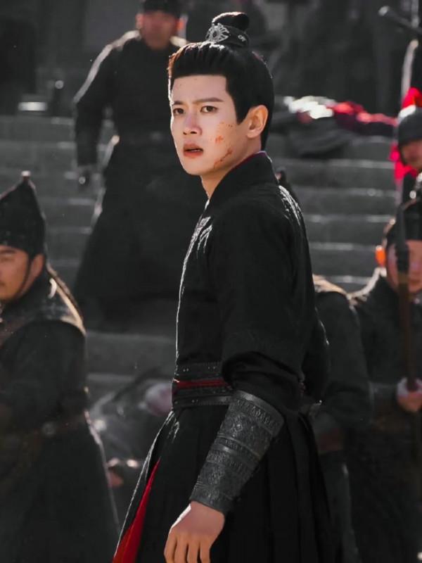 明星古裝戰損名場面：成毅讓人心疼，任嘉倫鄧倫顏值演技雙高