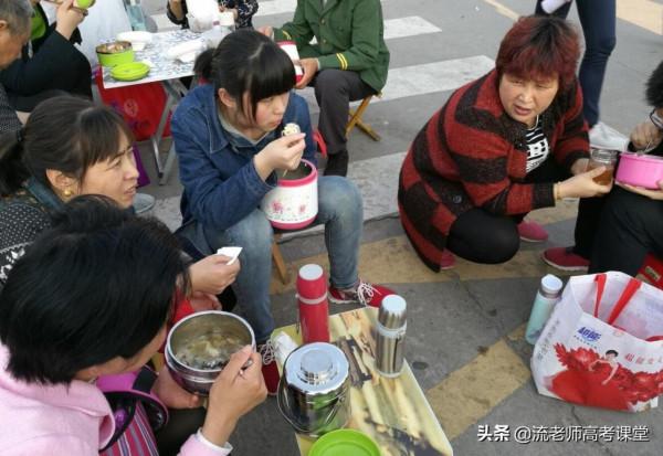 高三開學一個月，孩子住校休息不好，家長需要“陪讀”嗎？