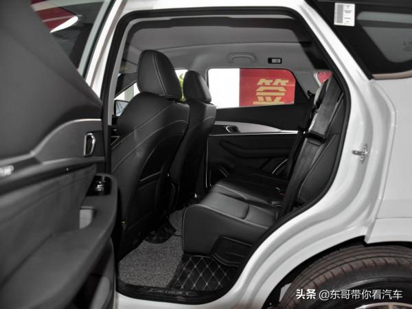 空間大適合家用，油耗低，國產實用中型SUV，實拍捷途X70