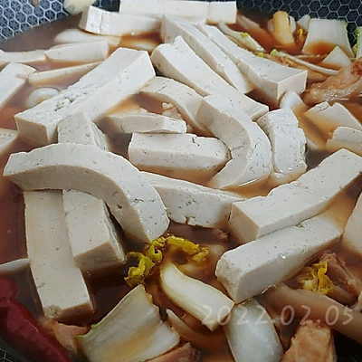 在家不知道吃什麼，吃滷肉菘菜燒豆腐就對了