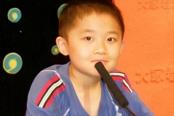 4歲出道5歲飾演馬伊俐兒子走紅,為了長高打激素,23歲像10歲小孩 4歲出道5歲飾演馬伊俐兒子走紅,為了長高打激素,23歲像10歲小孩