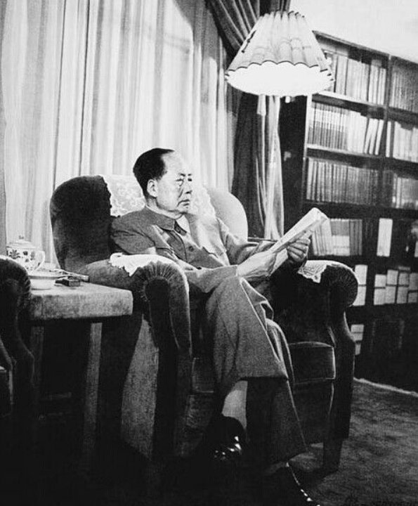 毛主席最愛的外孫，卻一年只能見外公一次，也沒能見主席最後一面