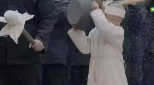 出殯時長子需要摔瓦盆,從古至今從未改變,背後有什麼含義? 出殯時長子需要摔瓦盆,從古至今從未改變,背後有什麼含義?