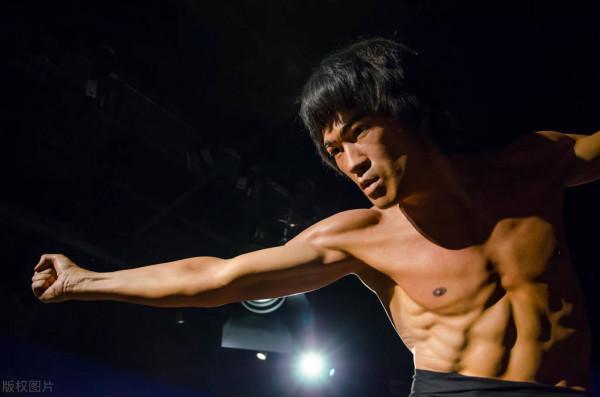 歷史上有沒有人像愛因斯坦一樣聰明、像李小龍一樣強壯？