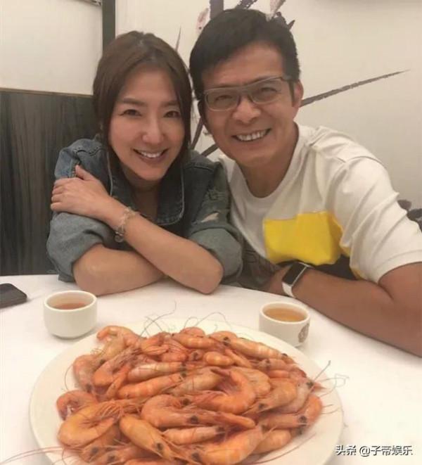 喪妻一年多的黃日華大哥疑似找到了新歡