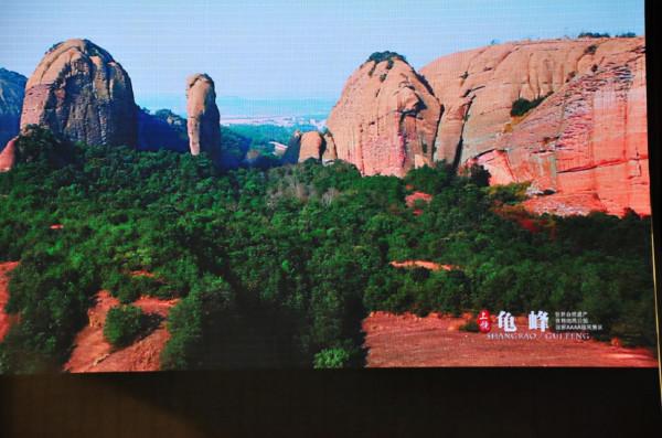 龜峰：濃墨重彩山水畫廊