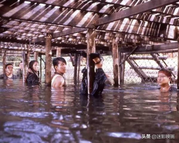 34年前，洪金寶請來20位打星，沒人敢碰的題材，卻成港片影史巔峰