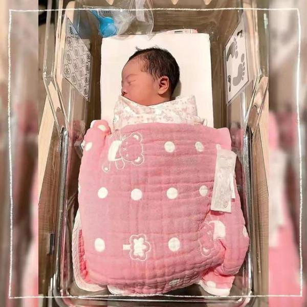 照顧新生兒很辛苦嗎？女星謝馨儀：累到邊吃飯別打瞌睡