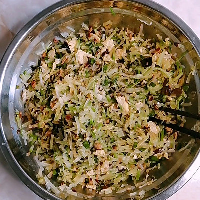 青蘿蔔粉條素餡菜盒子,清清爽爽,營養豐富,好吃不怕胖 青蘿蔔粉條素餡菜盒子,清清爽爽,營養豐富,好吃不怕胖