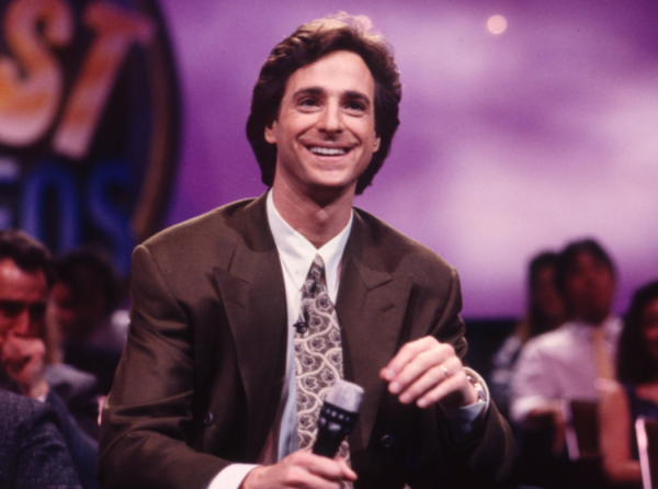 喜劇演員鮑勃&CenterDot;薩蓋特去世，享年65歲，頭部多處外傷 確診新冠肺炎