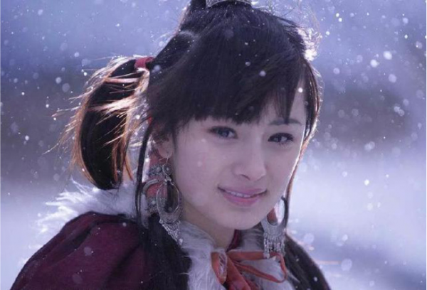 還在容貌焦慮？看看倪妮的小肚子、楊冪的雙下巴、熱巴的滿臉痘吧