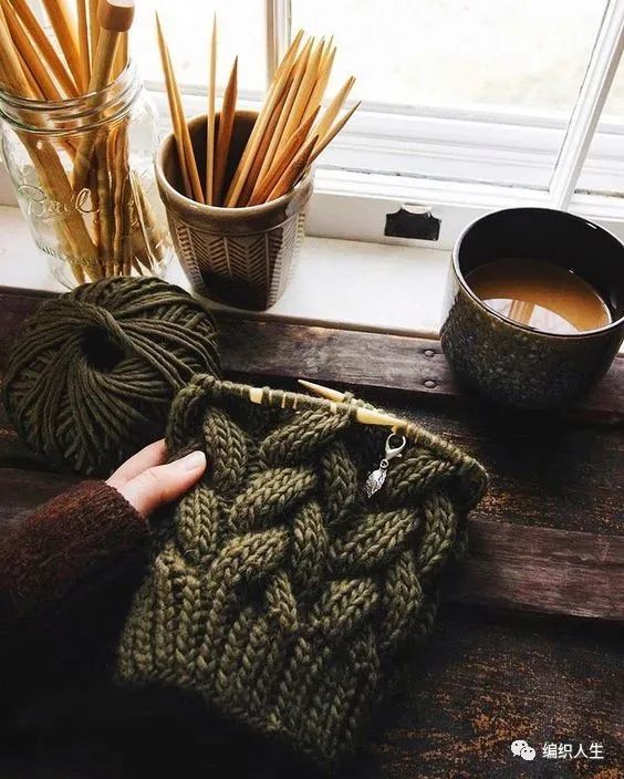 令人又愛又怕卻欲罷不能，這樣迷人又獨特的提花衣誰不想擁有？附圖解