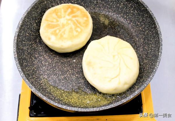 一個紅薯，一碗麵粉，教你做紅薯餅，金黃松軟，輕鬆解決全家早餐