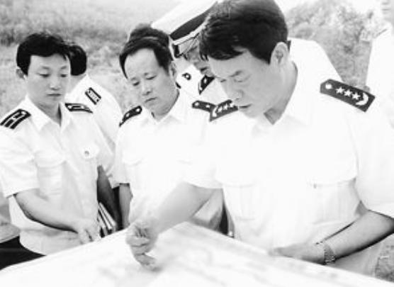 他是海軍的第六任司令員,55歲成中將,61歲晉升上將,2年後病逝 他是海軍的第六任司令員,55歲成中將,61歲晉升上將,2年後病逝