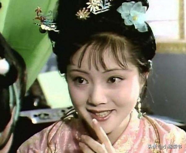 紅樓夢：一個丫環意外之死，揭開寶釵為嫁寶玉做過的一件隱秘醜事