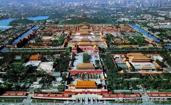 北京故宮是世界上現存規模最大、儲存最完整的木質結構古建築之一