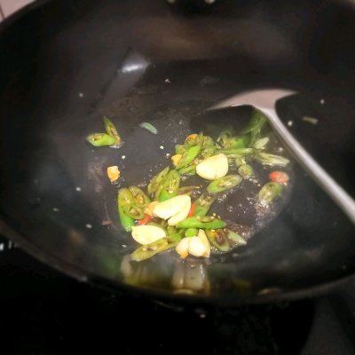 餐廳必點的青椒香腸原來這麼簡單，在家也能做