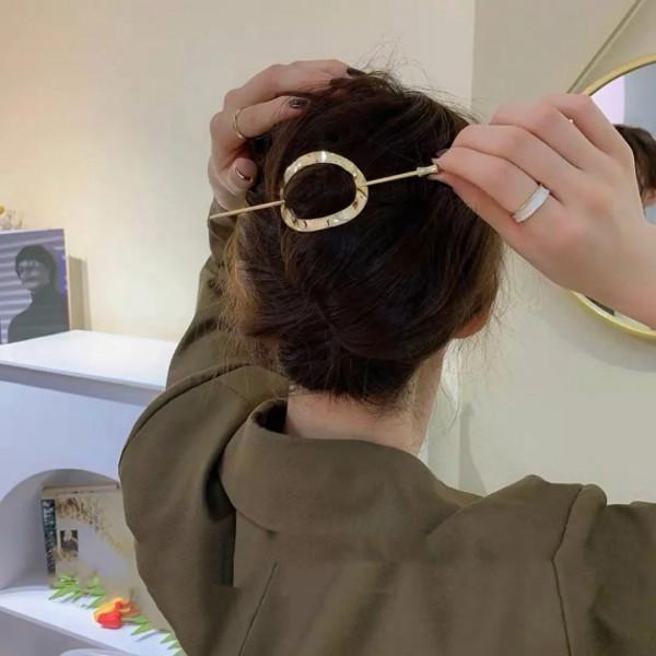 別再披頭散髮了!這幾款顯高吸睛的髮型,氣質又撩人 別再披頭散髮了!這幾款顯高吸睛的髮型,氣質又撩人