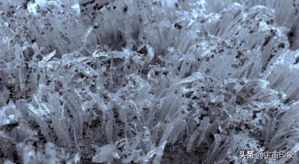 火星上發現近似圓形的石圈,不可否認,這外形還真會被認為是人造 火星上發現近似圓形的石圈,不可否認,這外形還真會被認為是人造