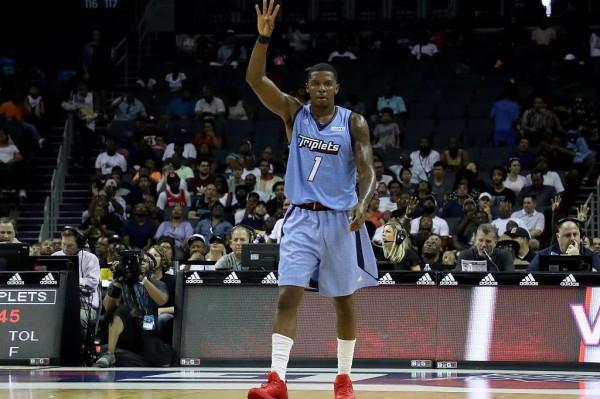 40歲的高齡依然沒有放棄夢想,還在努力為進入NBA做準備 40歲的高齡依然沒有放棄夢想,還在努力為進入NBA做準備