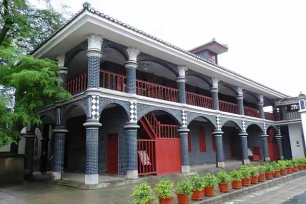 鄧小平：天安門前的毛主席像要世世代代掛下去