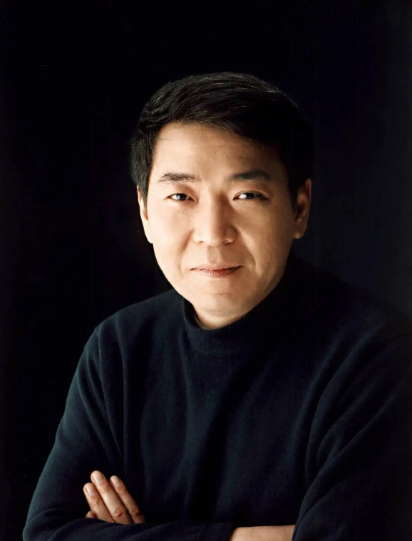 馮小剛:拋棄結婚15年的原配,40歲娶小10歲徐帆,63歲至今不生娃 馮小剛:拋棄結婚15年的原配,40歲娶小10歲徐帆,63歲至今不生娃