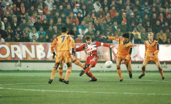 昔日的“德甲紅魔”,卻在5年內連降兩級,而今只能混德丙聯賽 昔日的“德甲紅魔”,卻在5年內連降兩級,而今只能混德丙聯賽