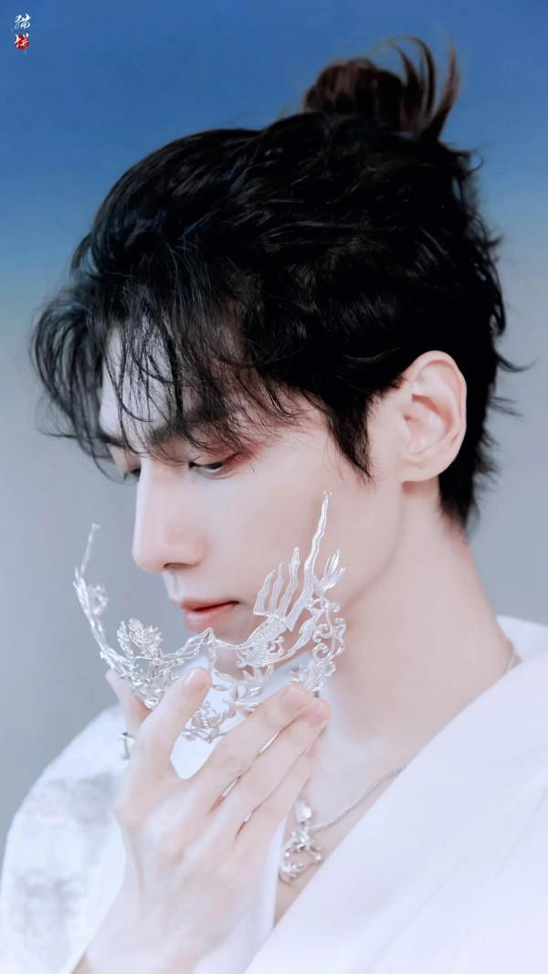 羅雲熙明星桌布：你的眼神在溫柔些，月亮會融化，我也會