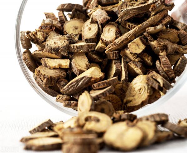 名醫張錫純留下一古方：鎮肝熄風湯，可治頭暈，耳鳴，口眼歪斜等