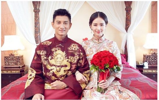 57歲王小寶曬出近況,打扮簡單休閒,與妻子同框十指相扣很是甜蜜 57歲王小寶曬出近況,打扮簡單休閒,與妻子同框十指相扣很是甜蜜