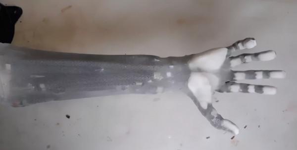 類人機器人又有新進展，人造肌肉機械手臂大曝光