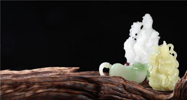 從羊脂白玉到五彩斑斕！原來有色玉種也能成為藏家的心頭好